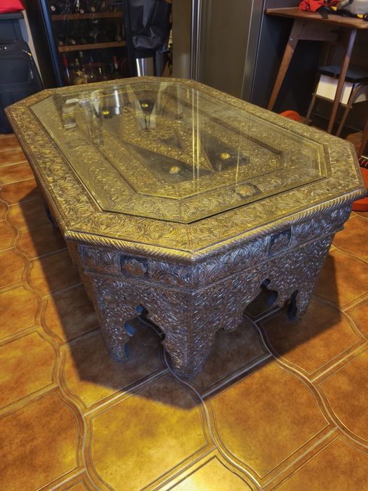 Mesa de Centro Marroquina Exclusiva em Latão Cinzelado (Peça Única)