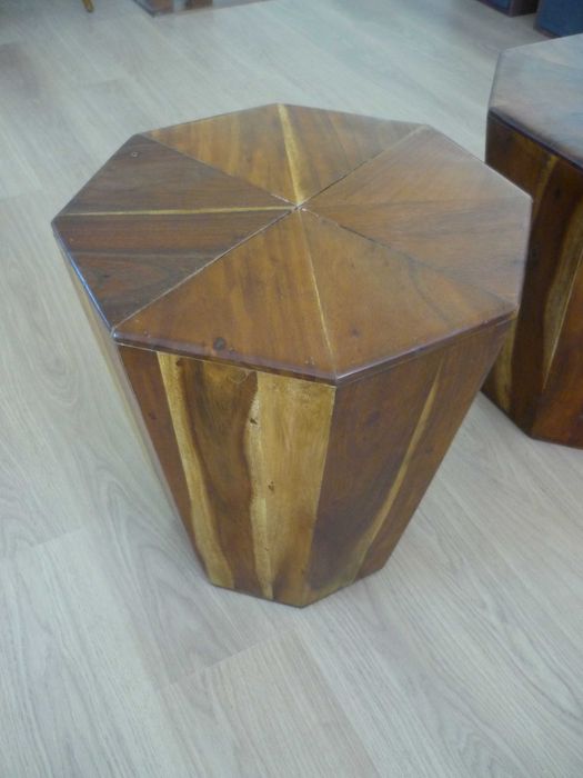 mesas apoio POLYHEDRON area infinitas madeira acácia