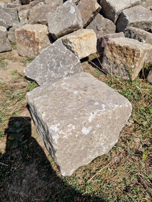 Kostka granitowa duża 20 cm+ z rozbiórki – 250 zł/t