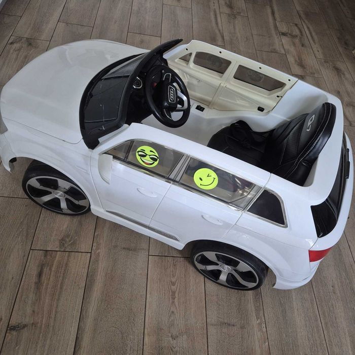 Електромобіль Audi Q7