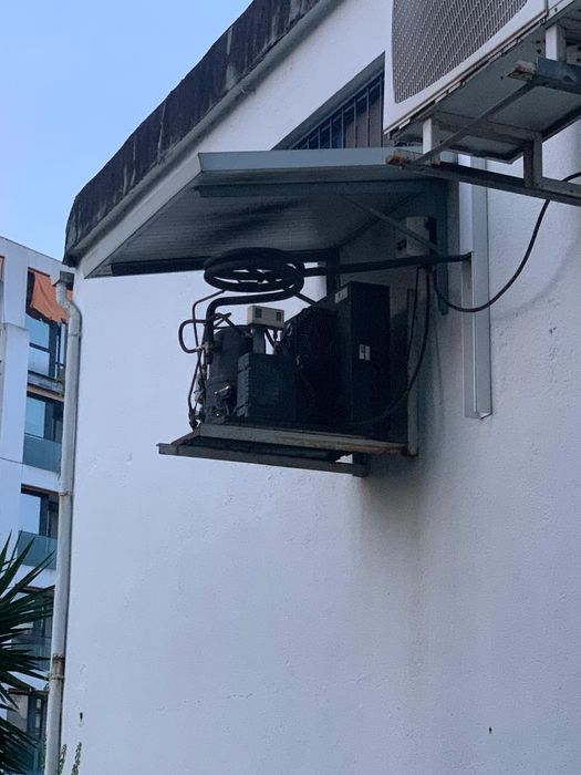 Mural de Laticinios Futuro 900 + grupo Compressor TFH T 4524ZHR