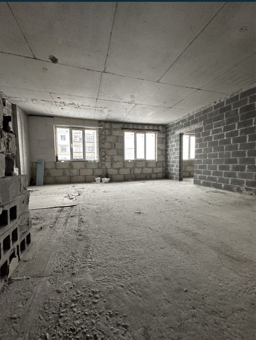 Продаж трикімнатної квартири із дизнайнерським проектом на Митниці