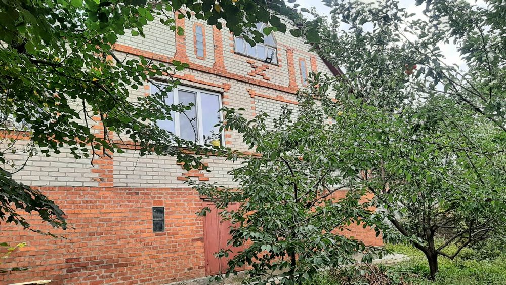 Продам капітальний будинок в Мерефі