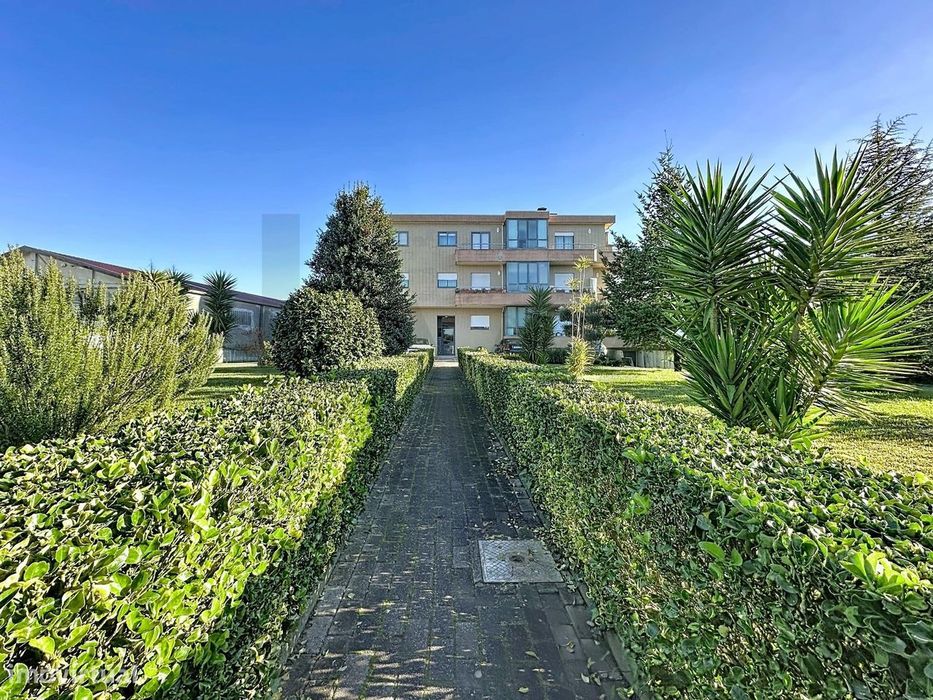 Apartamento T2 Duplex c/ Garagem 2 Carros, Terraço & Último Andar - Sã