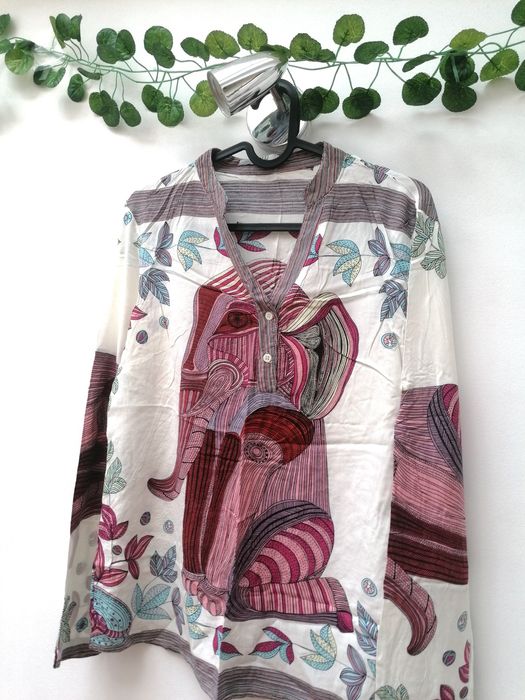 Blusa Branca com elefante colorido