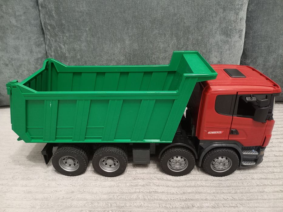 Машинка самоскид Scania від Bruder