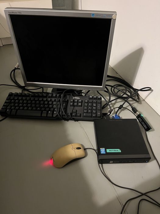 Conjunto de monitor+teclado+rato vintege