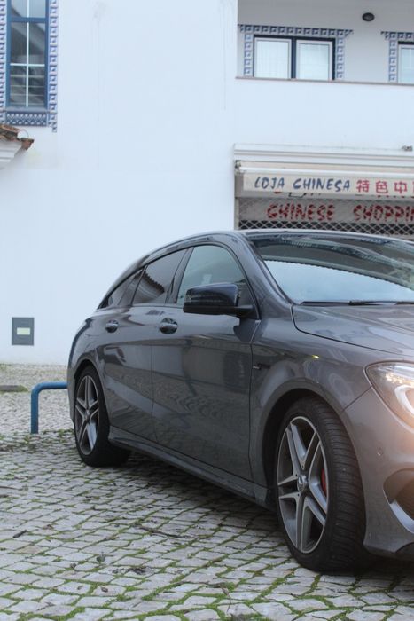 Carrinha Mercedes-Benz CLA 45 AMG S cinza