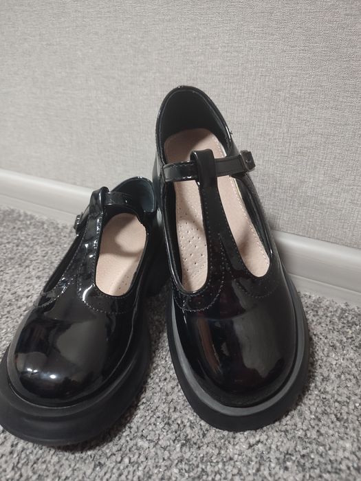 Продам туфельки для дівчинки