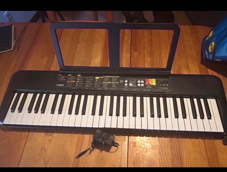 Piano YAMAHA psr-f52