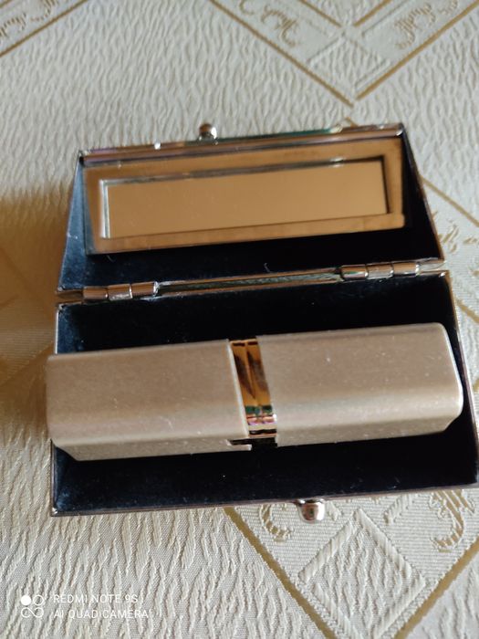 Etui do szminki z lusterkiem