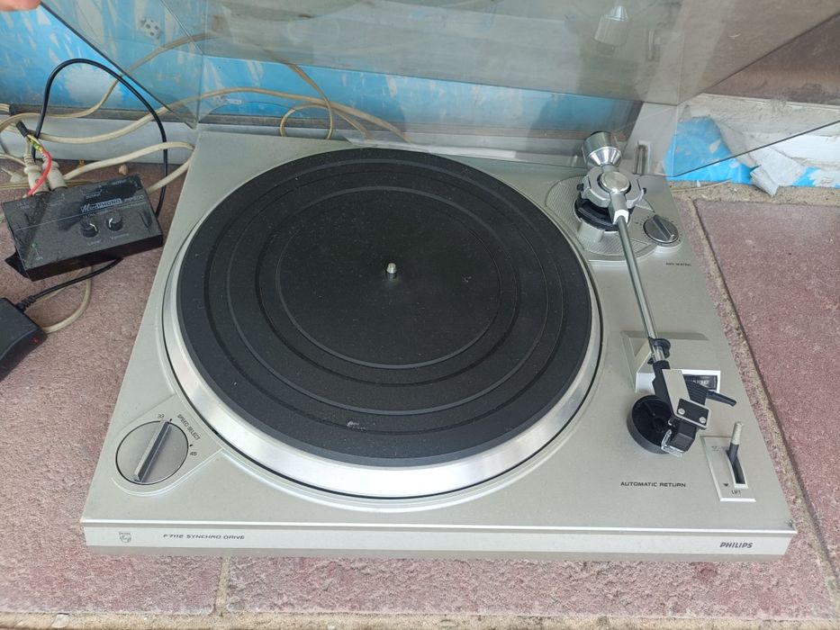 Gira discos Philips com Micro Pré Amplificador