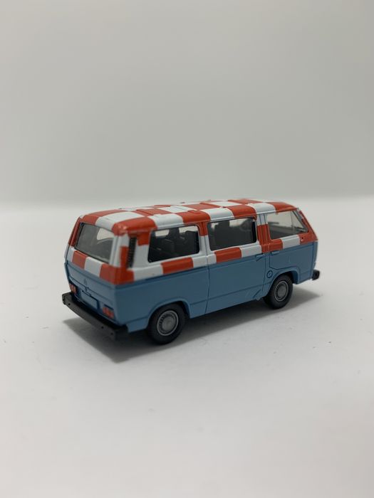 Volkswagen T3 Bus aeroporto da Roco escala H0 1/87