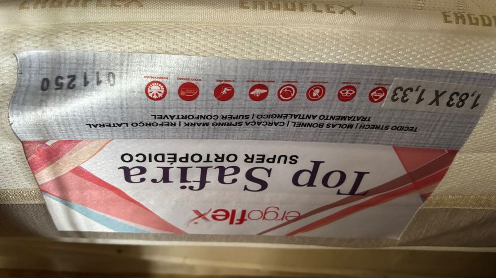 2x Estrados e  2 colchões como novos. Medidas 1,83x1,18 e 1, 83 x 1, 33- Foram ambos sempre usados com capa protetora- tem menos de dois anos