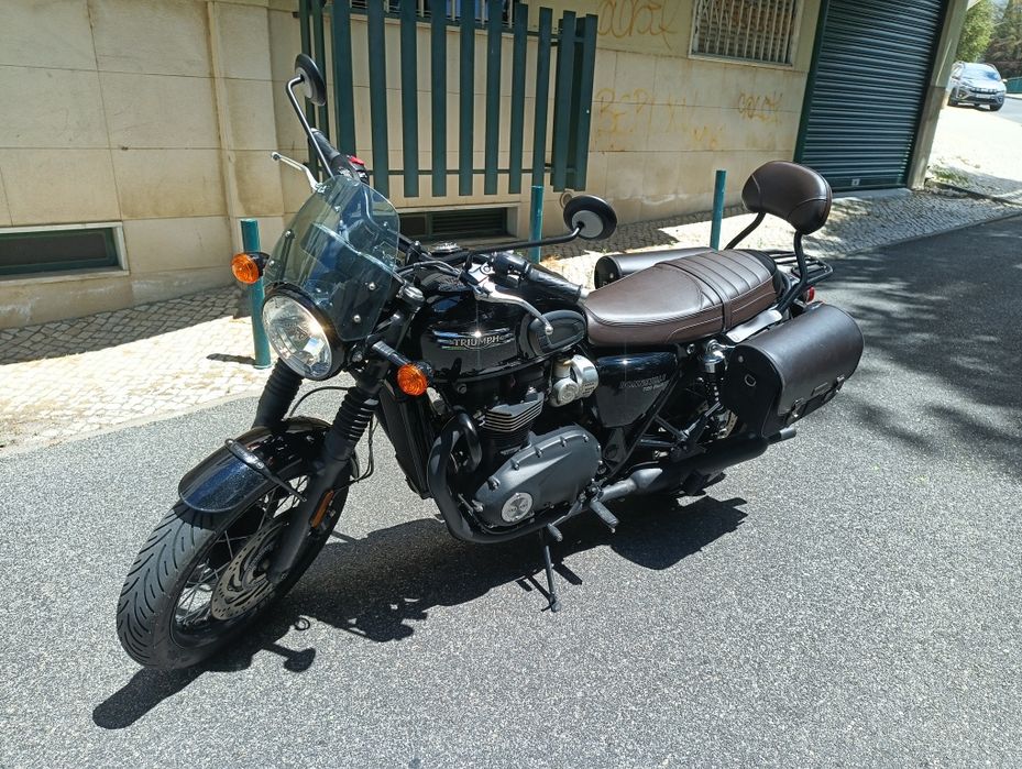 Triumph Bonneville T120 Black