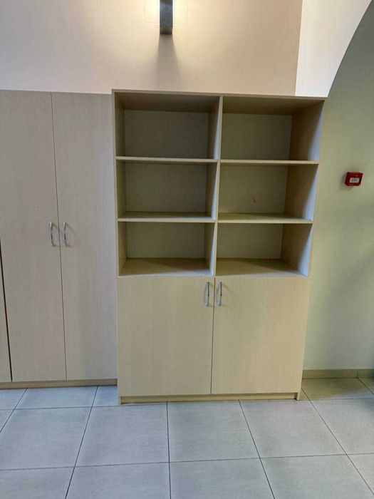 офісні кутові столи дивани прямі стелажі