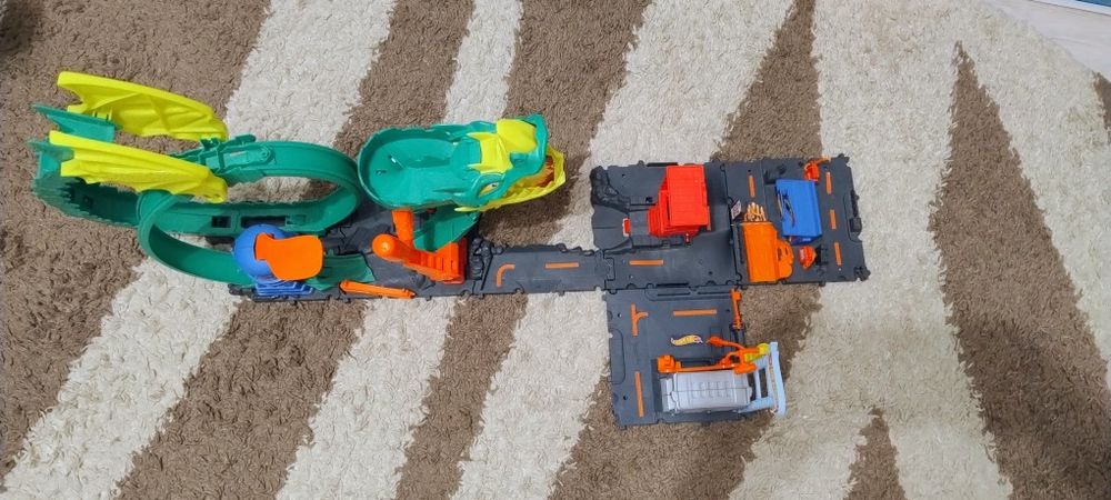 3 набіра City Hot Wheels Dragon + автомайстерня + заправочна станція