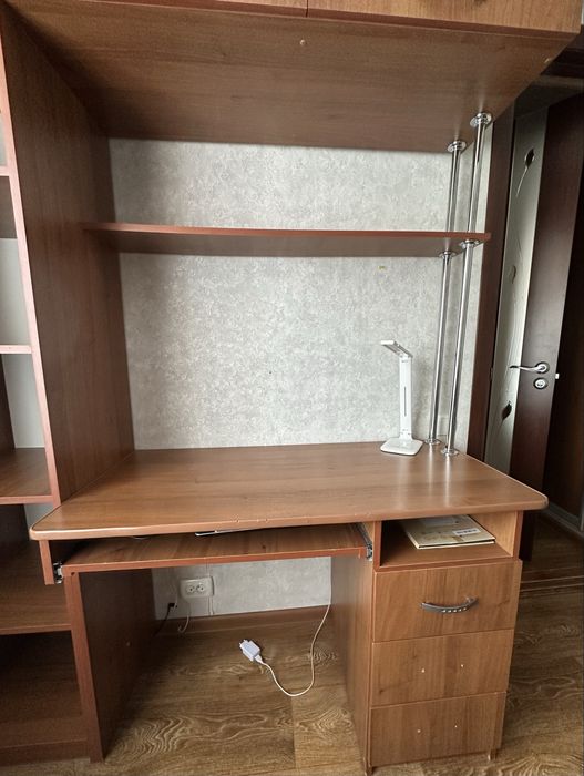 Продам стіл -шафу