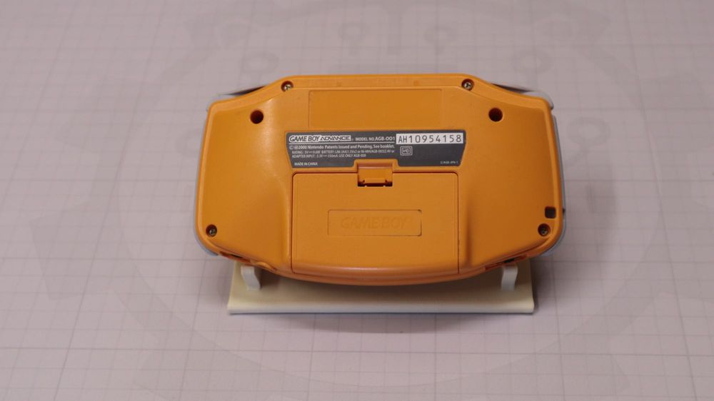 Портативну консоль Gameboy Advance