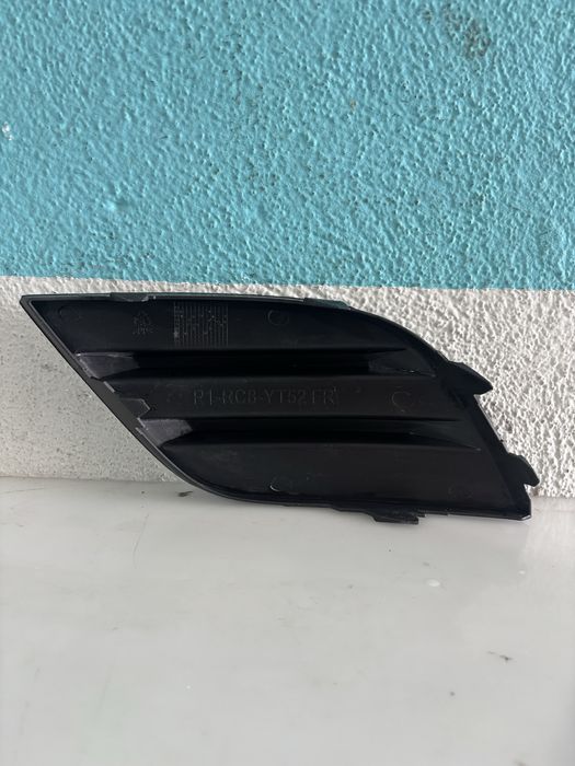 Grelha/moldura farol de nevoeiro Ford Fiesta