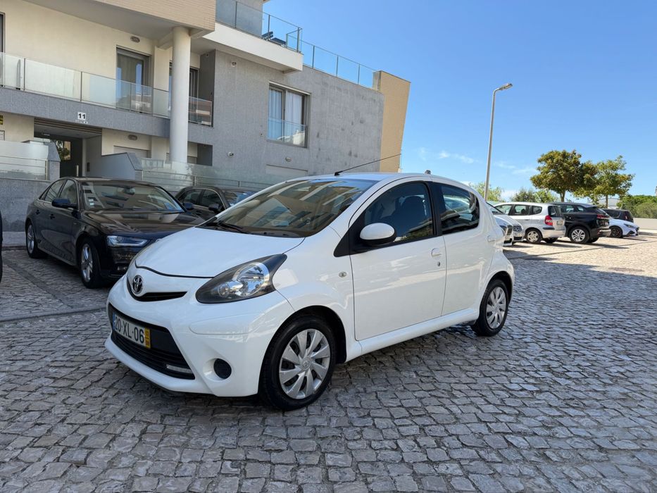 Toyota Aygo 1.0 gasolina 68 cv + A/C impecável !