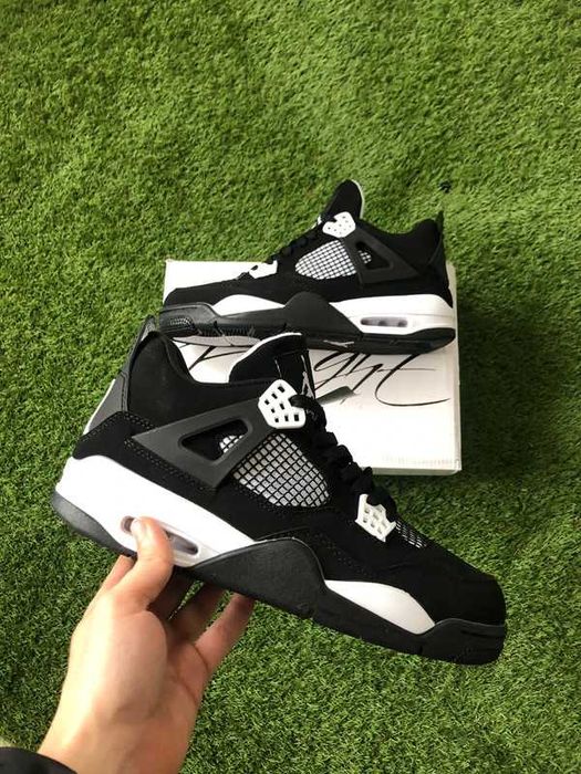 Jordan 4 Retro White Thunder R.42