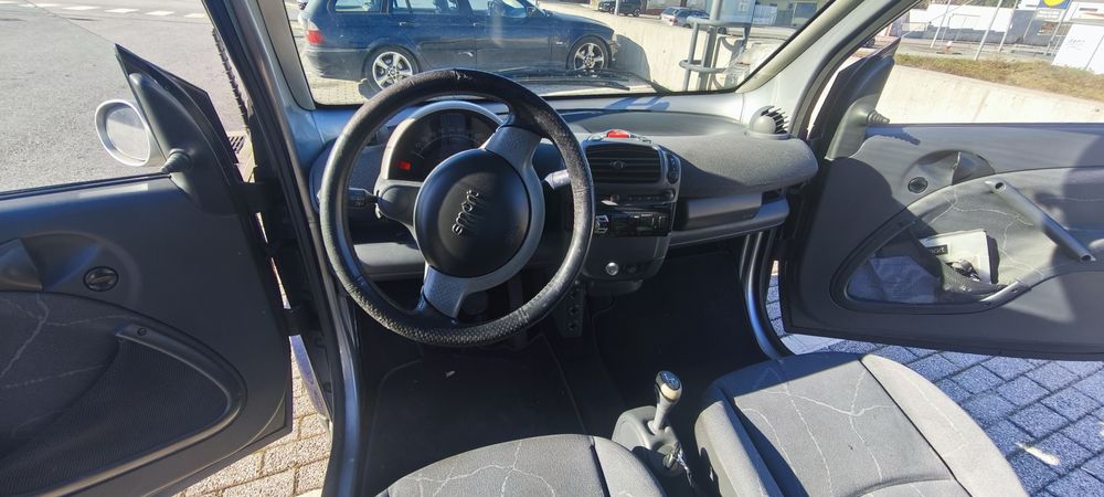 Smart CDI 2003 com selo antigo