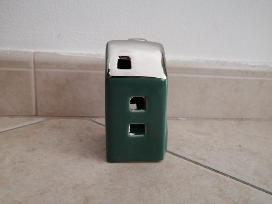 Castiçal em forma de casinha