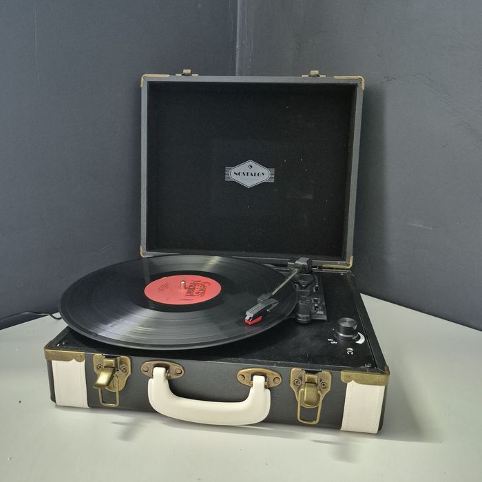 Програвач вініловий/ Ретро грамофон портативний/ проигрыватель/ Німечч