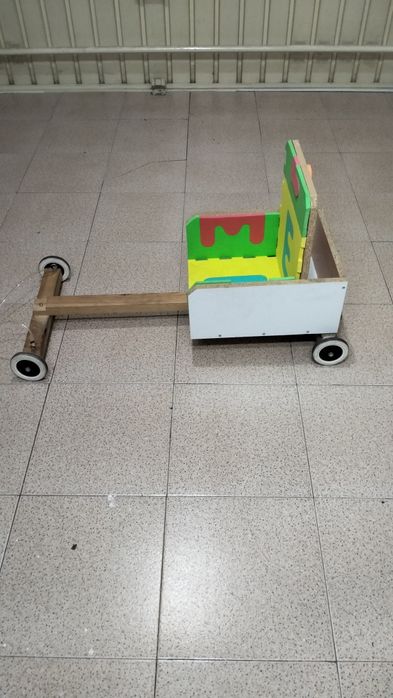 Carrinho em madeira