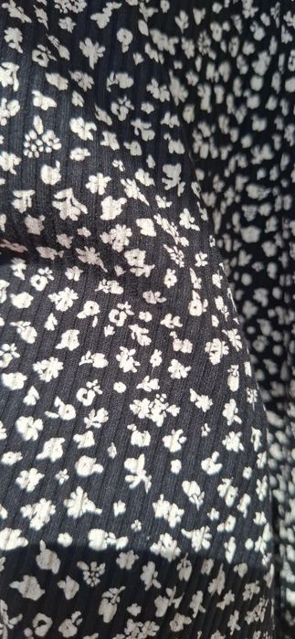 Vestido curto e preto