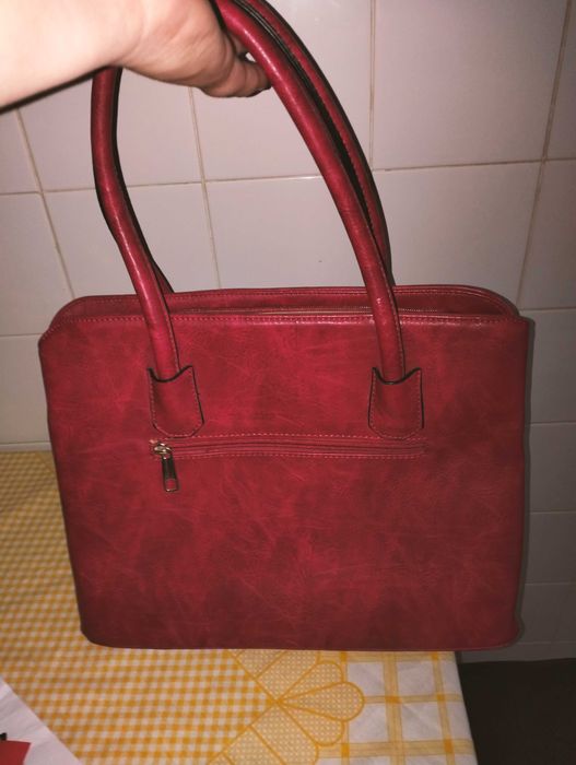 Vendo carteira com pouco uso bastante espaçosa