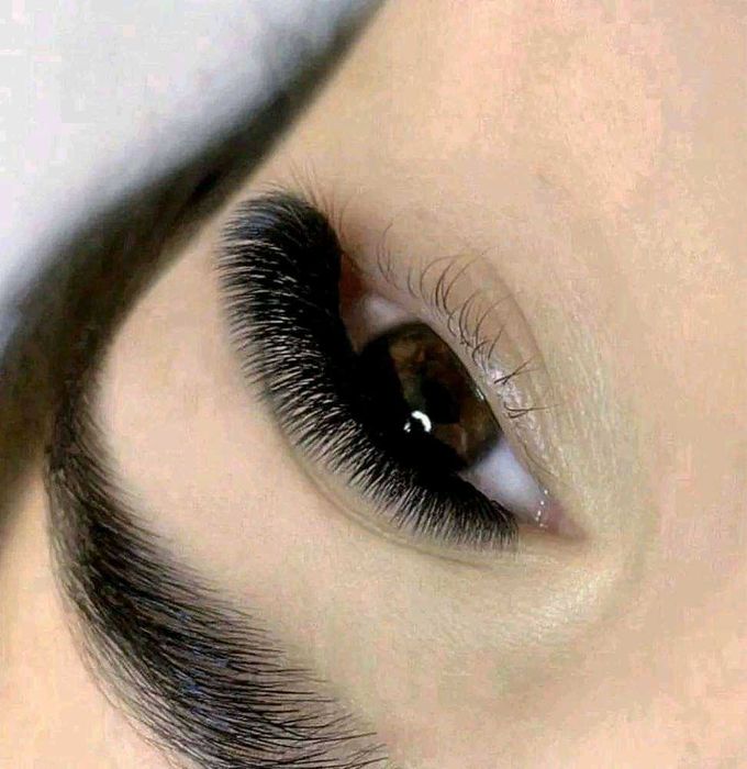 Об'ємне нарощування вій