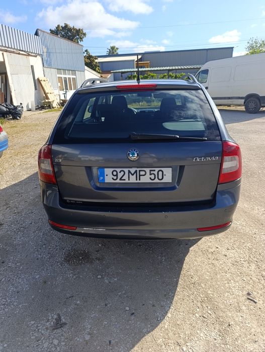 Skoda Octavia 1Z 1.6 TDI SW do Ano 2012 .Apesar dos seus 310.000km, a carrinha está impecável de mecanica