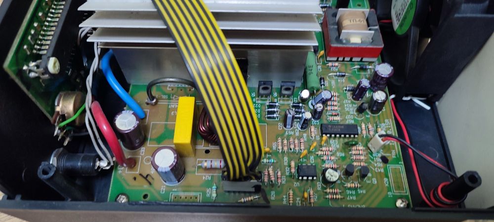 Продам лабораторный регулируемый блок питания.