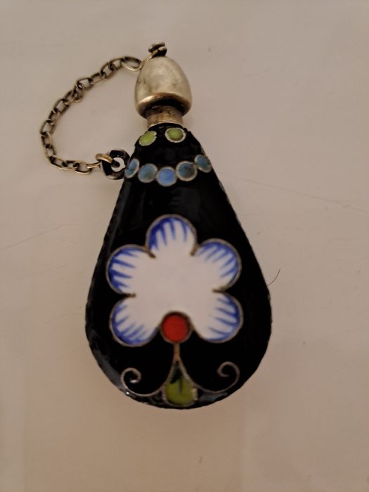 Антикварний  флакон розписаний емаллю