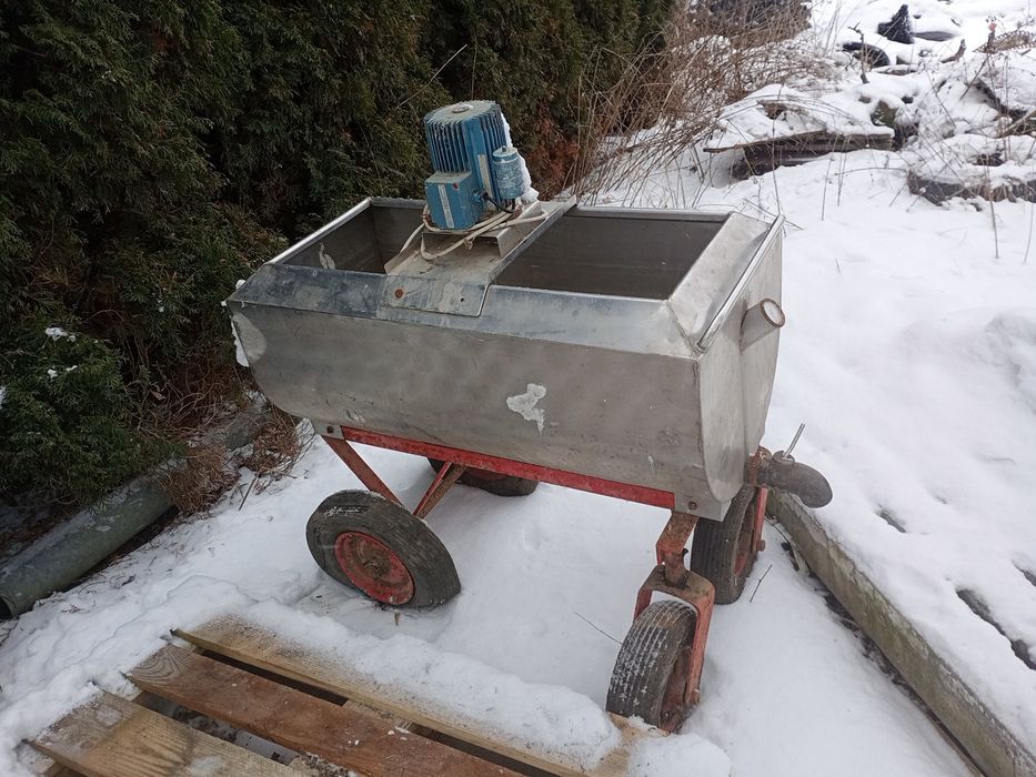 Wygrodzenia dla bydła cieląt budki drabiny poidła kojce spinder