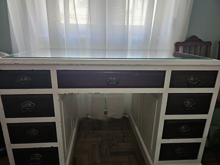 Vendo secretária e cadeira