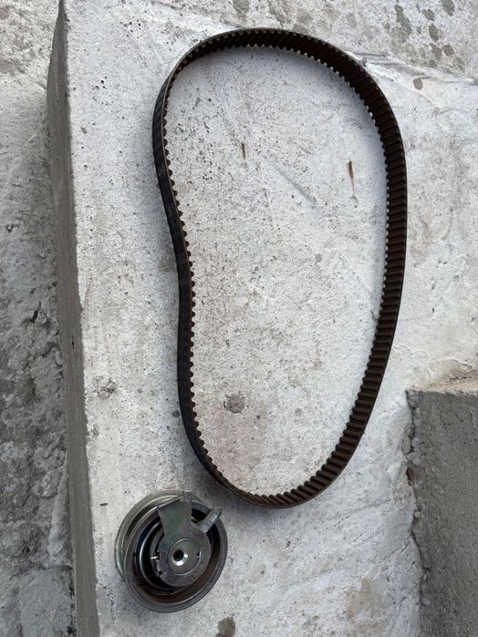 Ремінь грм, ролик та помпа Skoda Octavia tour 1,6 бензин