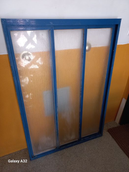 Frontal de duche para banheira.