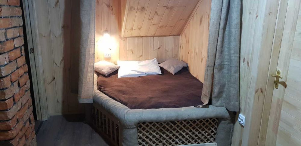 Зруб з Карпат. ЕКО дворик, бесідка, банька, чан, озерце, генератор