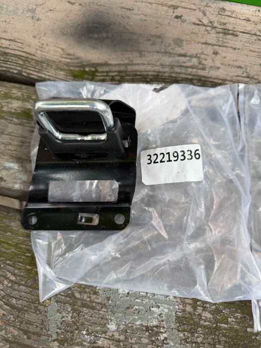 Кронштейн крючка замка капота для Volvo XC60 2018-2024