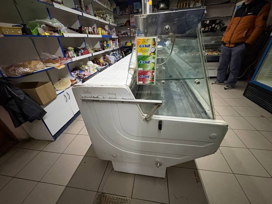 Холодильна вітрина торгова