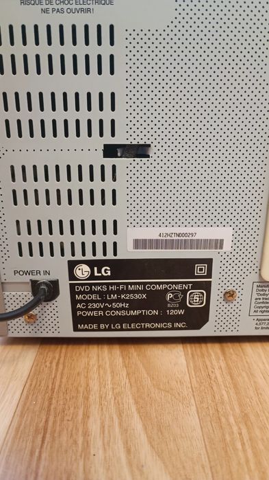 Музыкальный центр караоке( под ремонт )LG LM-K2530 x
