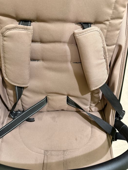 Продам прогулянкову коляску Carrello Nero