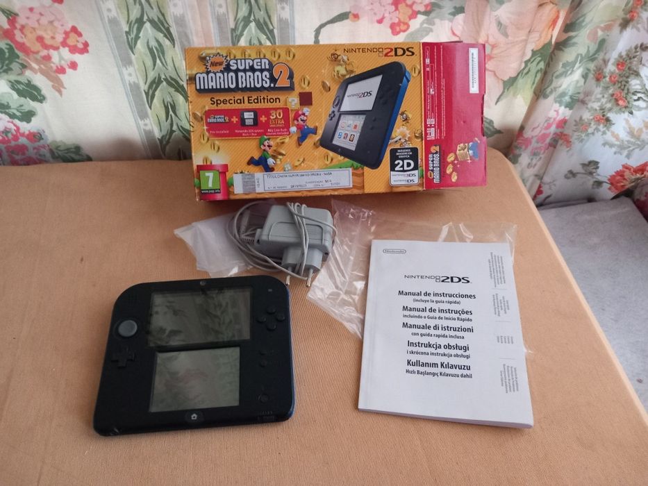 Consola Nintendo 2 ds em caixa