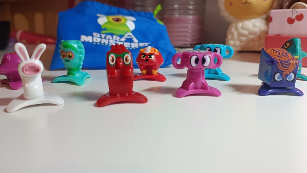 98. Figurki star monsters
