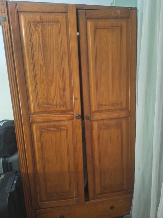 Bom quarto em zona sossegada mas perto de transportes e comercios.