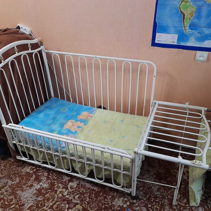 дитяче ліжко металеве