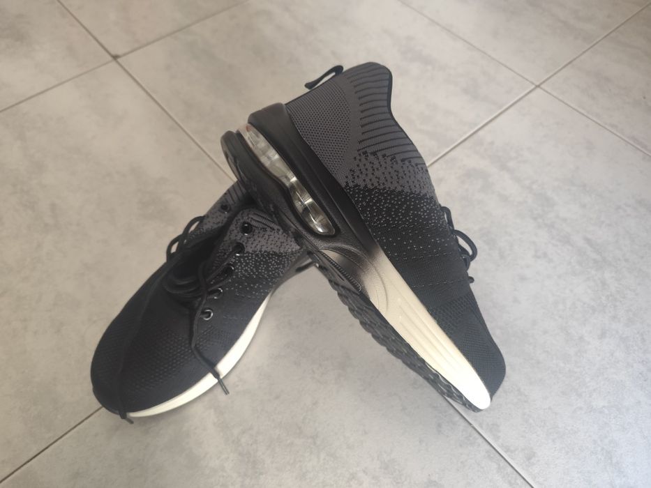 Tênis de biqueira de aco